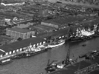 Loodsen Thomsen's Havenbedrijf aan Lekhaven,...