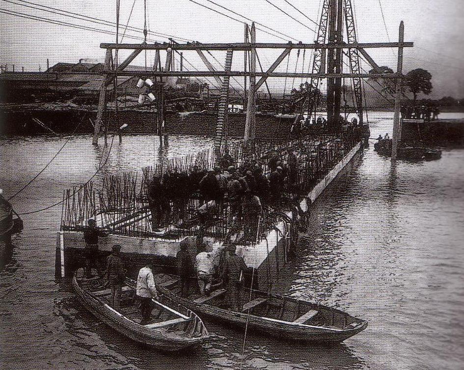 Uitvaren caisson van Heysehaven naar Vierhavensgebied, 1915